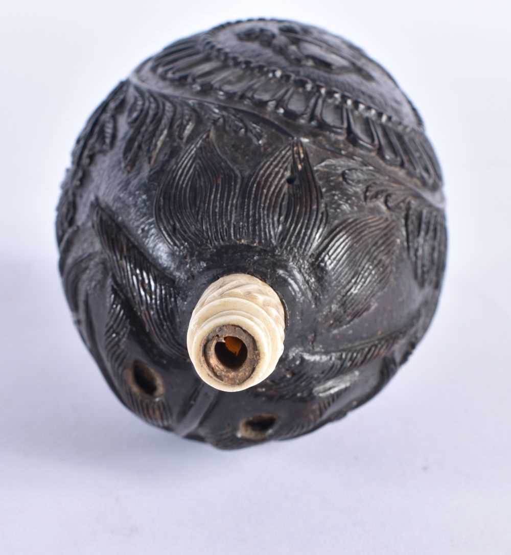 A Bugbear Powder Flask with bone spout, carved with Colonial Scenes. 16cm x 7.5 cm - Image 4 of 4