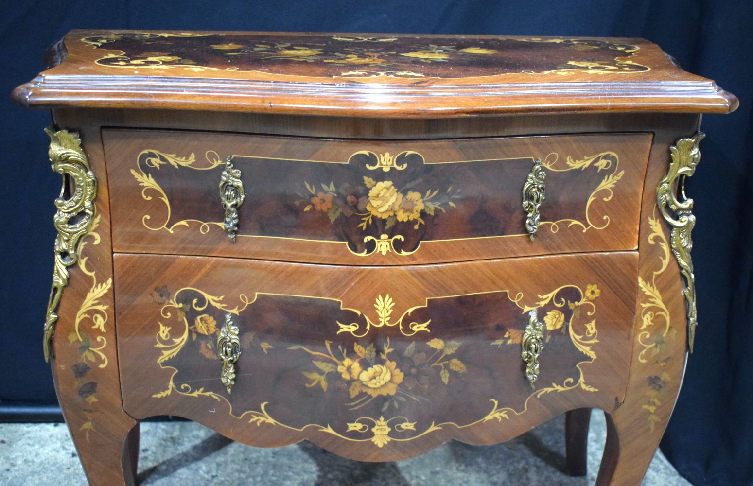 A baroque style inlaid 2 drawer table together with a smaller inlaid table 68 x 78 cm. - Image 7 of 14