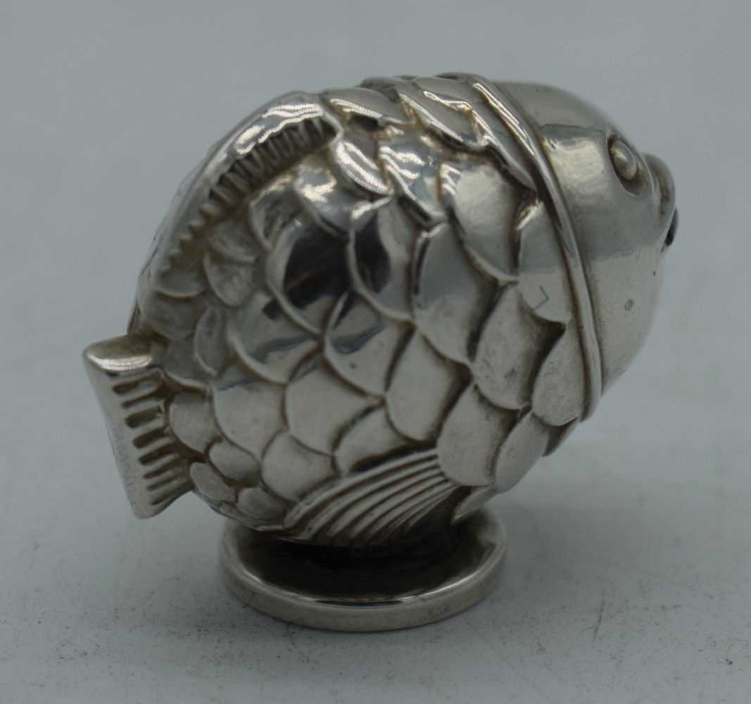 AN ART DECO DANISH WHITE METAL FISH CONDIMENT. 20.3 grams. 5 cm x 3 cm. - Image 2 of 4