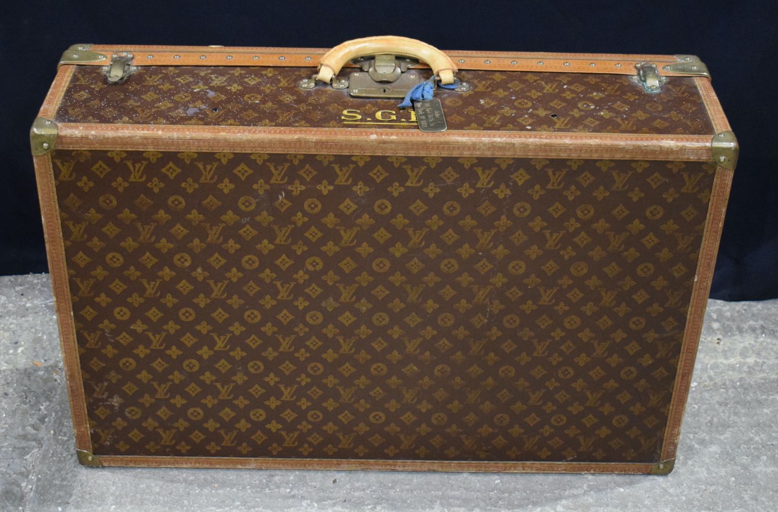 A Louis Vuitton suitcase 23 x 81 x 53 cm. - Image 11 of 14