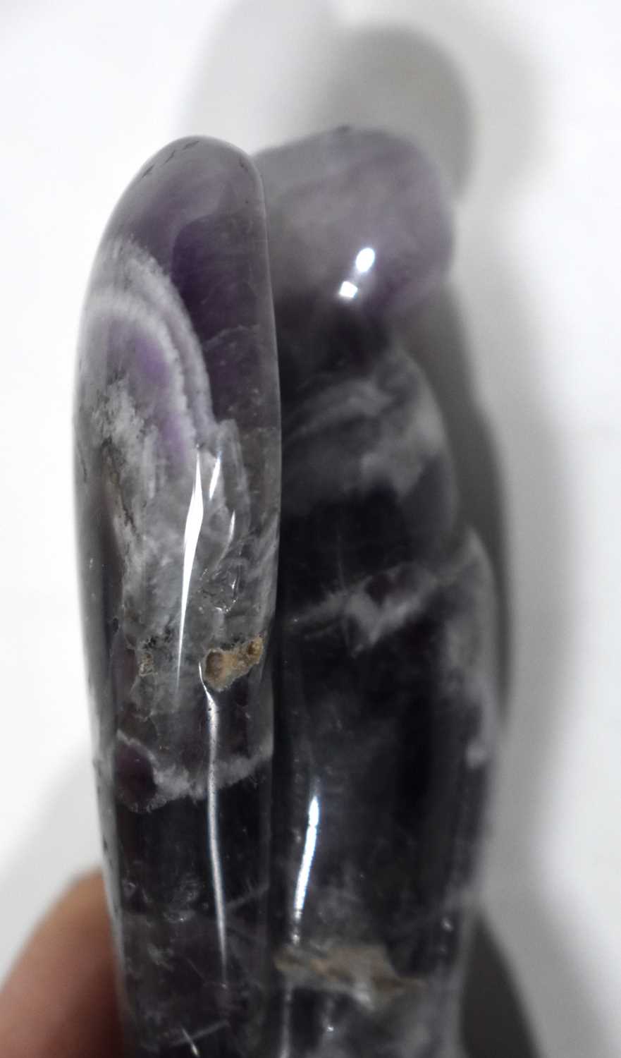 A CARVED AMETHYST STONE ANGEL. 95 grams. 7.5 cm x 4.25cm. - Image 8 of 17