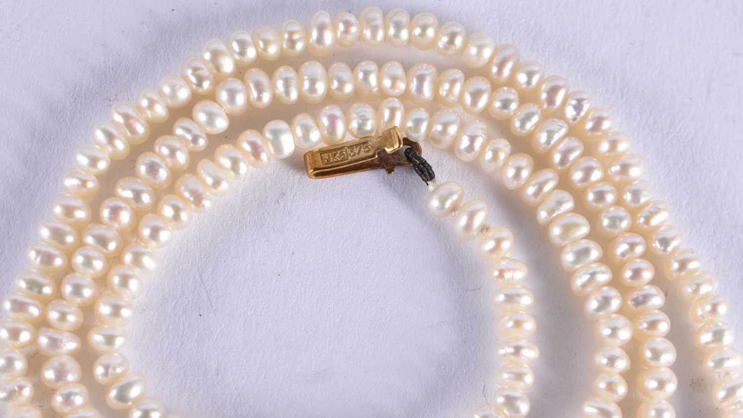 A 9CT GOLD MOUNTED PEARL NECKLACE. 6 grams. 41 cm long. - Image 3 of 4