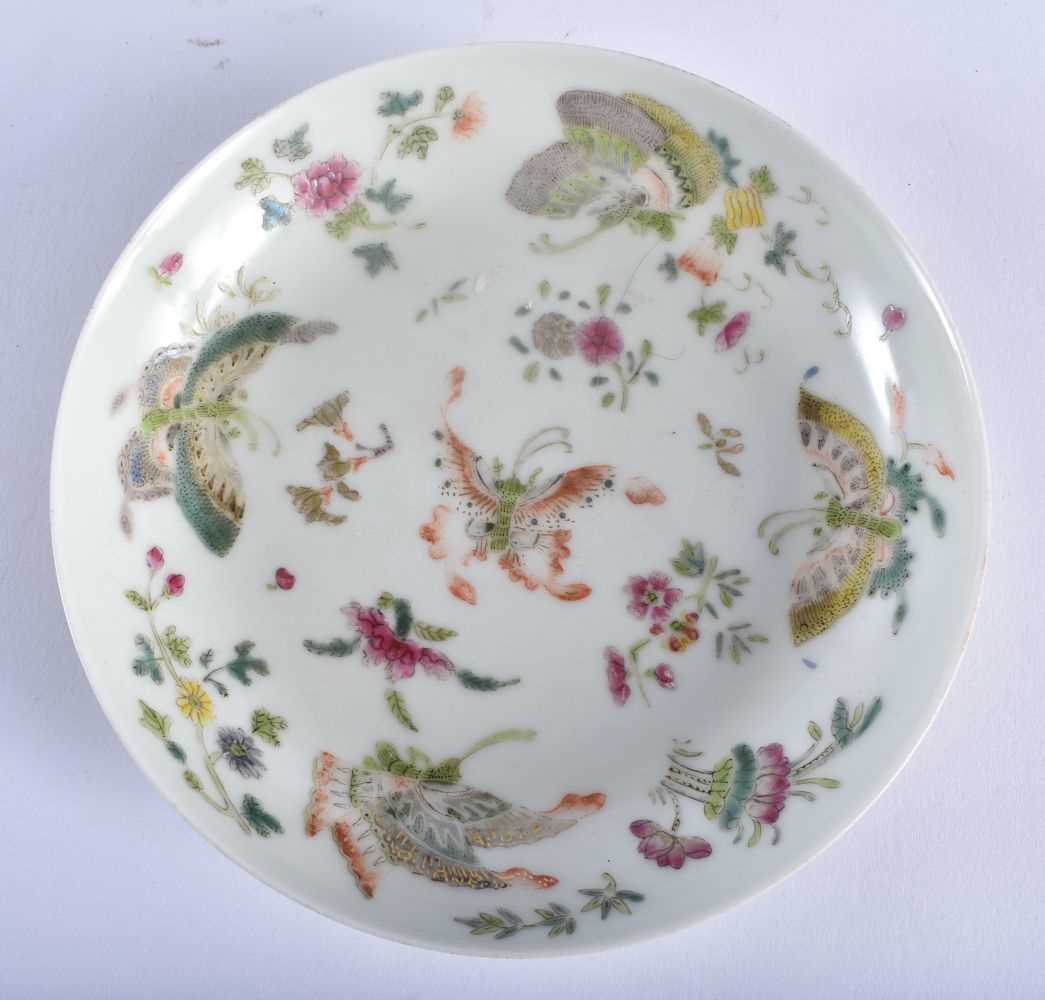 A PAIR OF CHINESE FAMILLE ROSE PORCELAIN BUTTERFLY DISHES Late Qing/Republic, bearing Qianlong marks - Image 3 of 4
