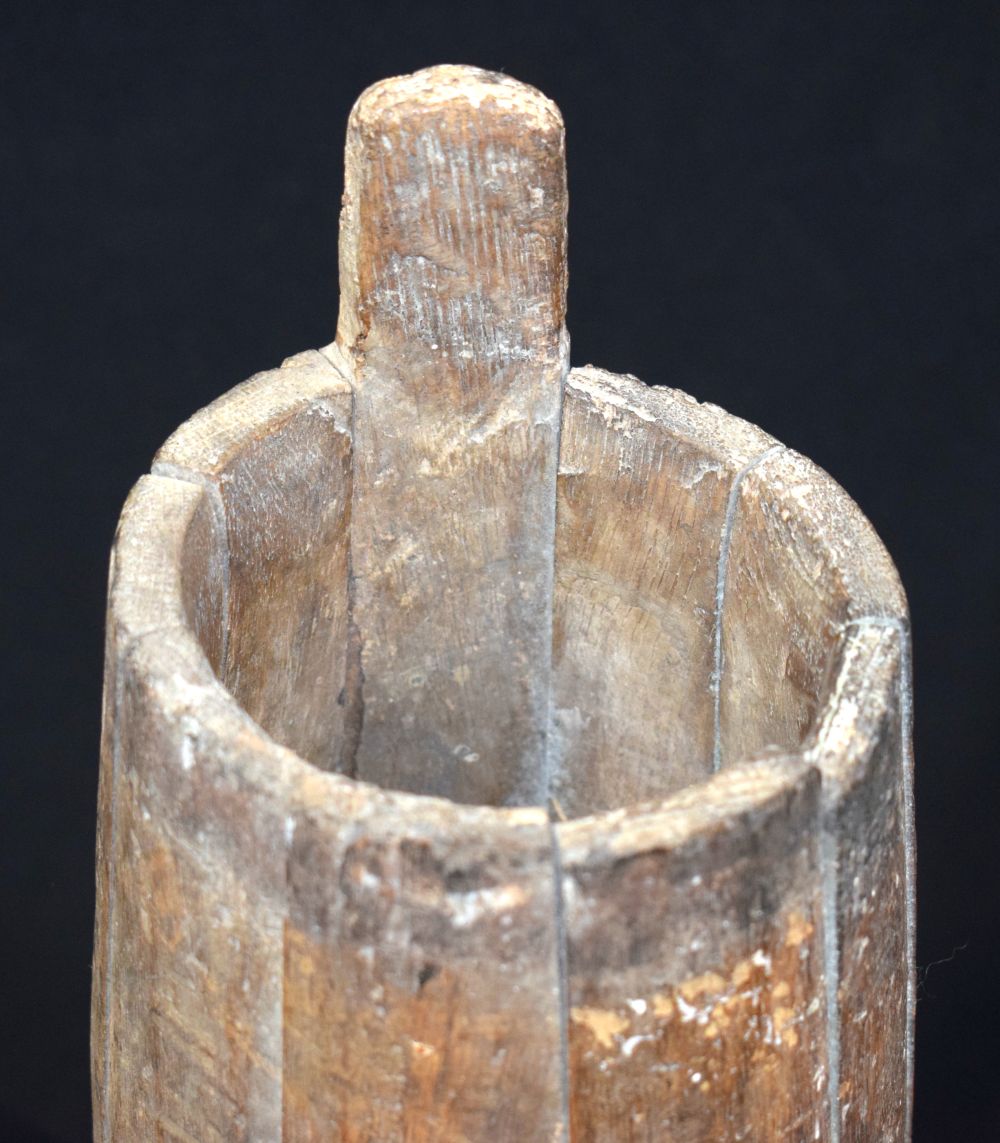 An early metal banded cider barrel together a butter churn 94 cm (2) - Image 8 of 10