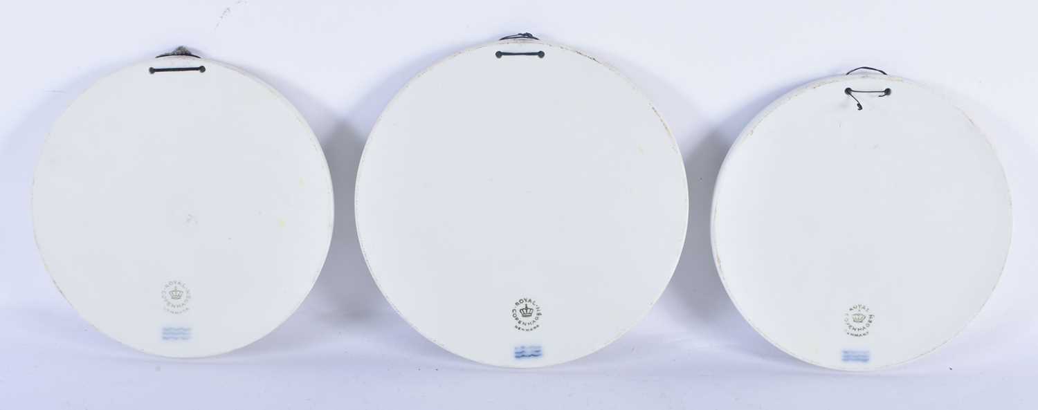 THREE DANISH ROYAL COPENHAGEN PARIAN PORCELAIN BISQUE PANELS. 13 cm diameter. (3) - Image 5 of 5