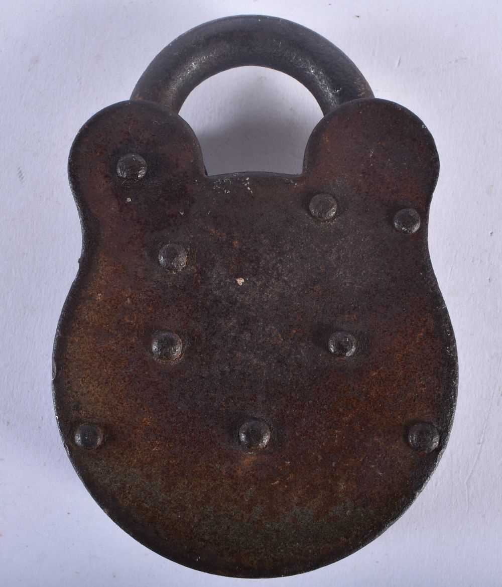 A PAIR OF ANTIQUE HANDCUFFS together with a similar padlock. Largest 24 cm long. (3) - Image 3 of 7