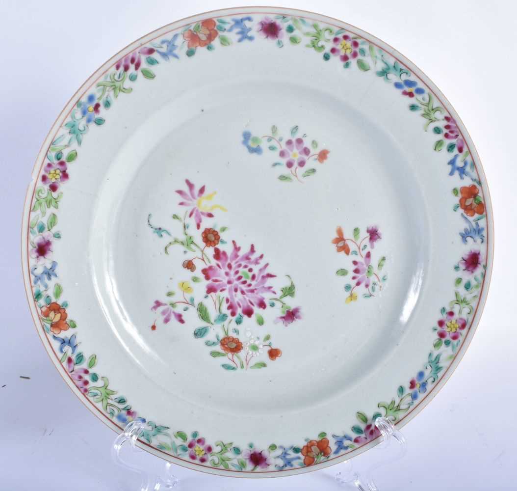 THREE 18TH CENTURY CHINESE FAMILLE ROSE PLATES Qianlong, painted with flowers. 23.5 cm diameter. ( - Image 4 of 6