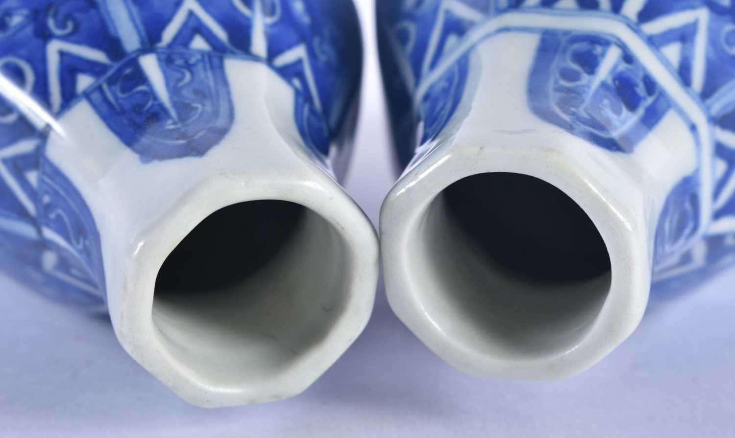 A PAIR OF EARLY 20TH CENTURY CHINESE BLUE AND WHITE PORCELAIN VASES Late Qing/Republic, bearing - Image 3 of 4