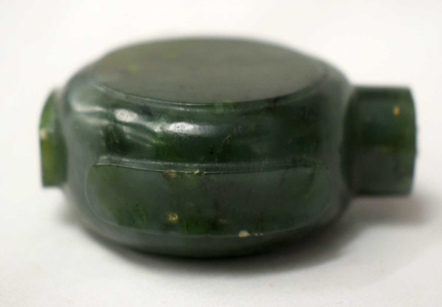 A 19TH CENTURY CHINESE CARVED SPINACH JADE SNUFF BOTTLE AND STOPPER Qing. 6 cm x 4.25cm. - Image 14 of 17