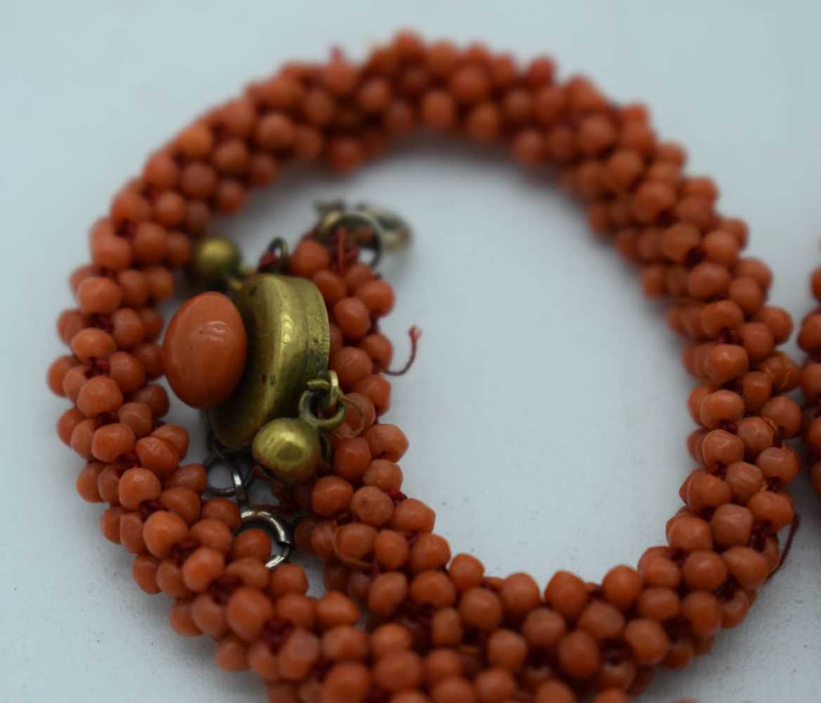 A CORAL NECKLACE. 24 grams. 41 cm long. - Image 2 of 3