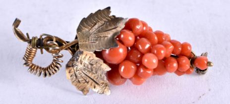 A Coral Brooch in the form of a Bunch of Grapes. 4.5 cm x 2 cm, weight 5.2g