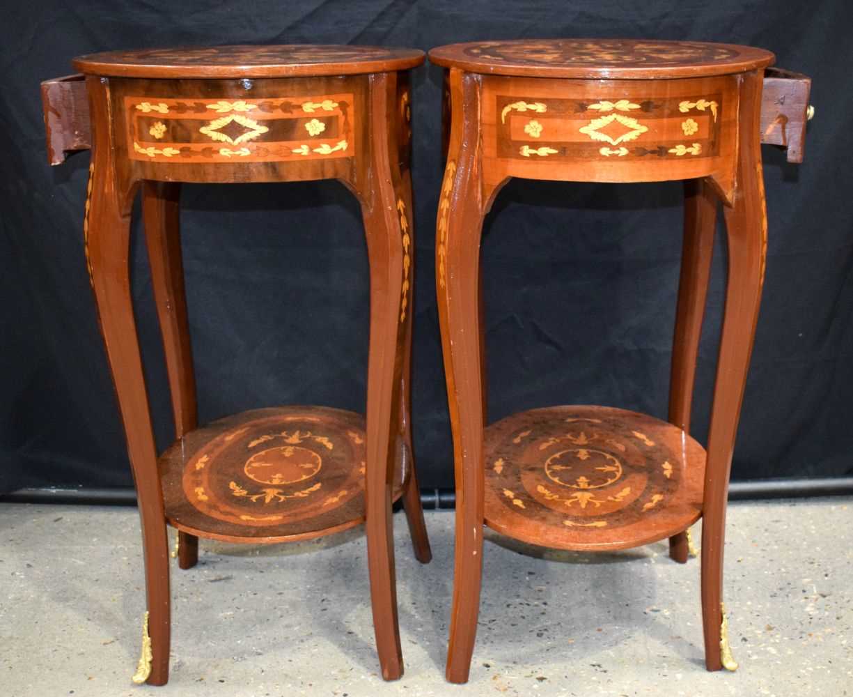 A near pair of Baroque style inlaid Oval side 1 drawer tables 73 x 53 x 40 cm (2) - Image 3 of 8