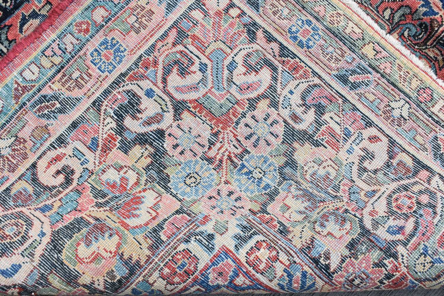 A Persian Sarouk rug 367 x 267 cm - Image 4 of 18