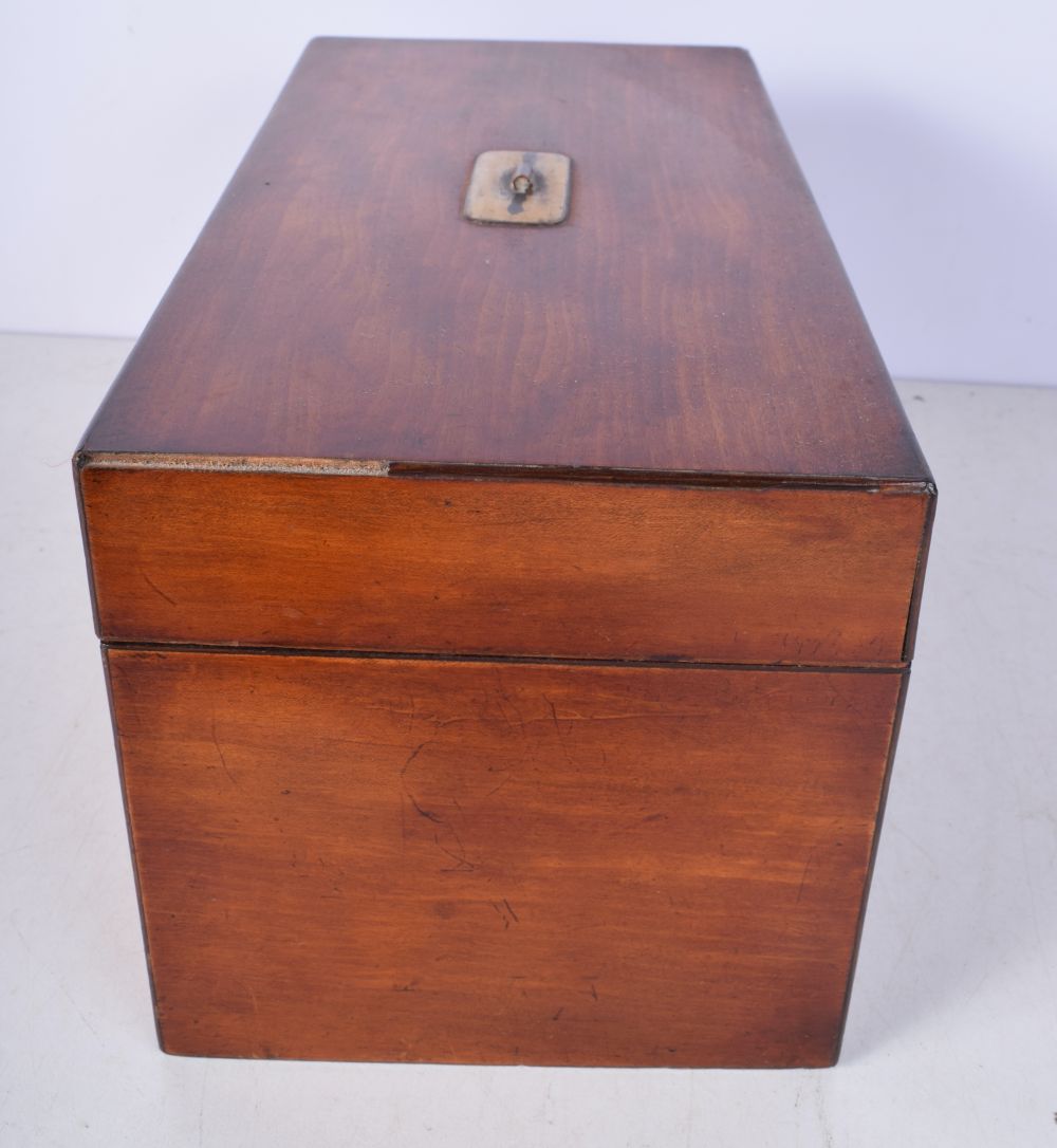 A 19th Century Satinwood tea Caddy with glass insert 15 x 30 x 15 cm . - Image 8 of 8