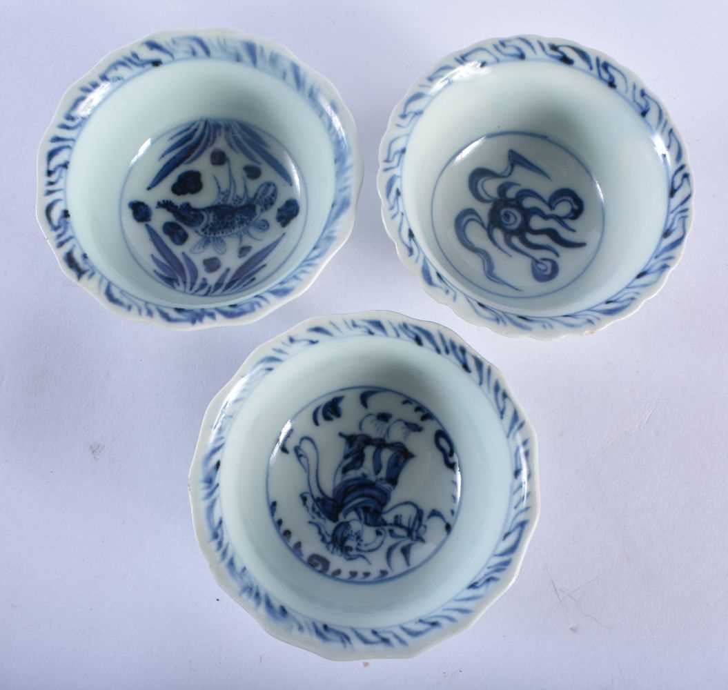 A 19TH CENTURY CHINESE BLUE AND WHITE PORCELAIN BOWL Qing, together with three other teabowls. - Image 6 of 7