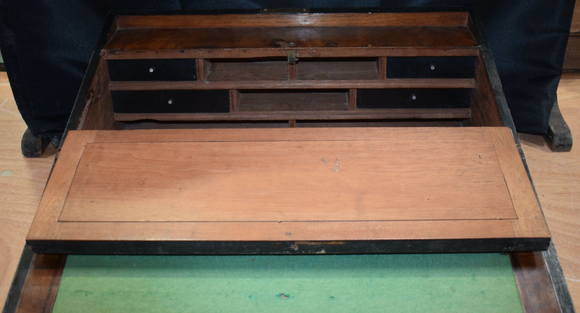 A 19th Century Rosewood wooden Campaign writing box 23 x 56 x 28 cm. - Image 8 of 10