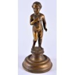 AN EARLY 20TH CENTURY EUROPEAN BRONZE FIGURE OF NUDE modelled upon a circular base. 17 cm high.