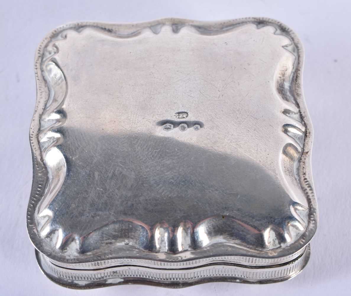 AN ANTIQUE SILVER SNUFF BOX. 25 grams. 4.75 cm square. - Image 2 of 4