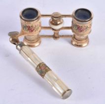 AN UNUSUAL PAIR OF MOTHER OF PEARL OPERA GLASSES. 13.25cm x 8.75 cm extended.