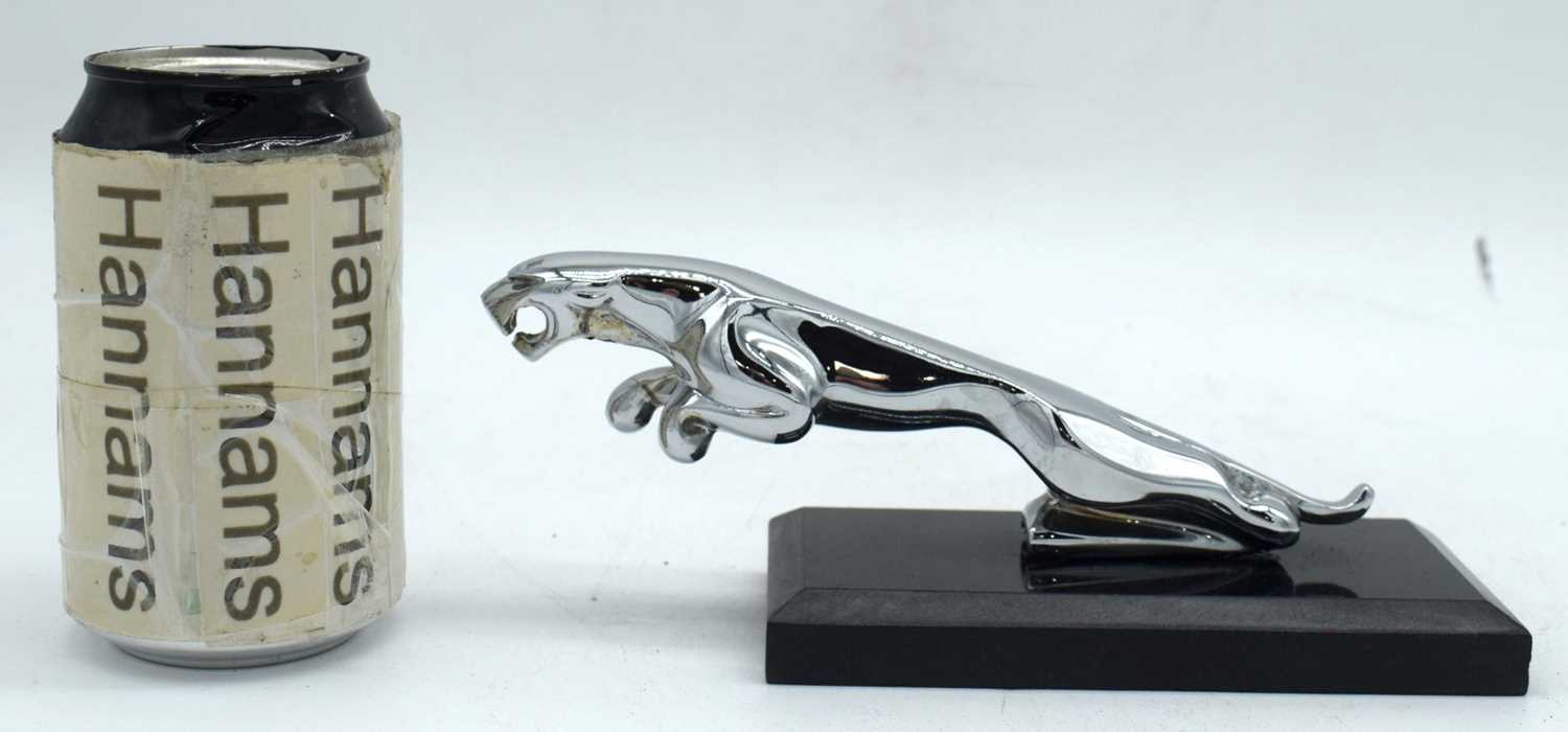 A Chrome Jaguar mascot set on a marble plinth 8 x 20 cm - Image 2 of 6