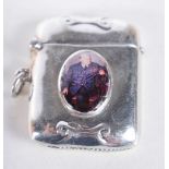 AN ANTIQUE SILVER VESTA CASE. 19.9 grams. 4 cm x 3.25cm.