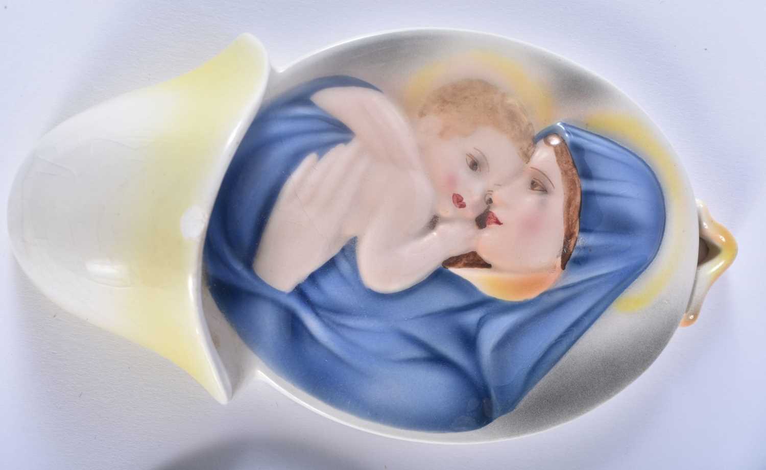 AN AUSTRIAN VIENNA PORCELAIN MADONNA AND CHILD FONT together with a similar English porcelain plaque - Image 3 of 8