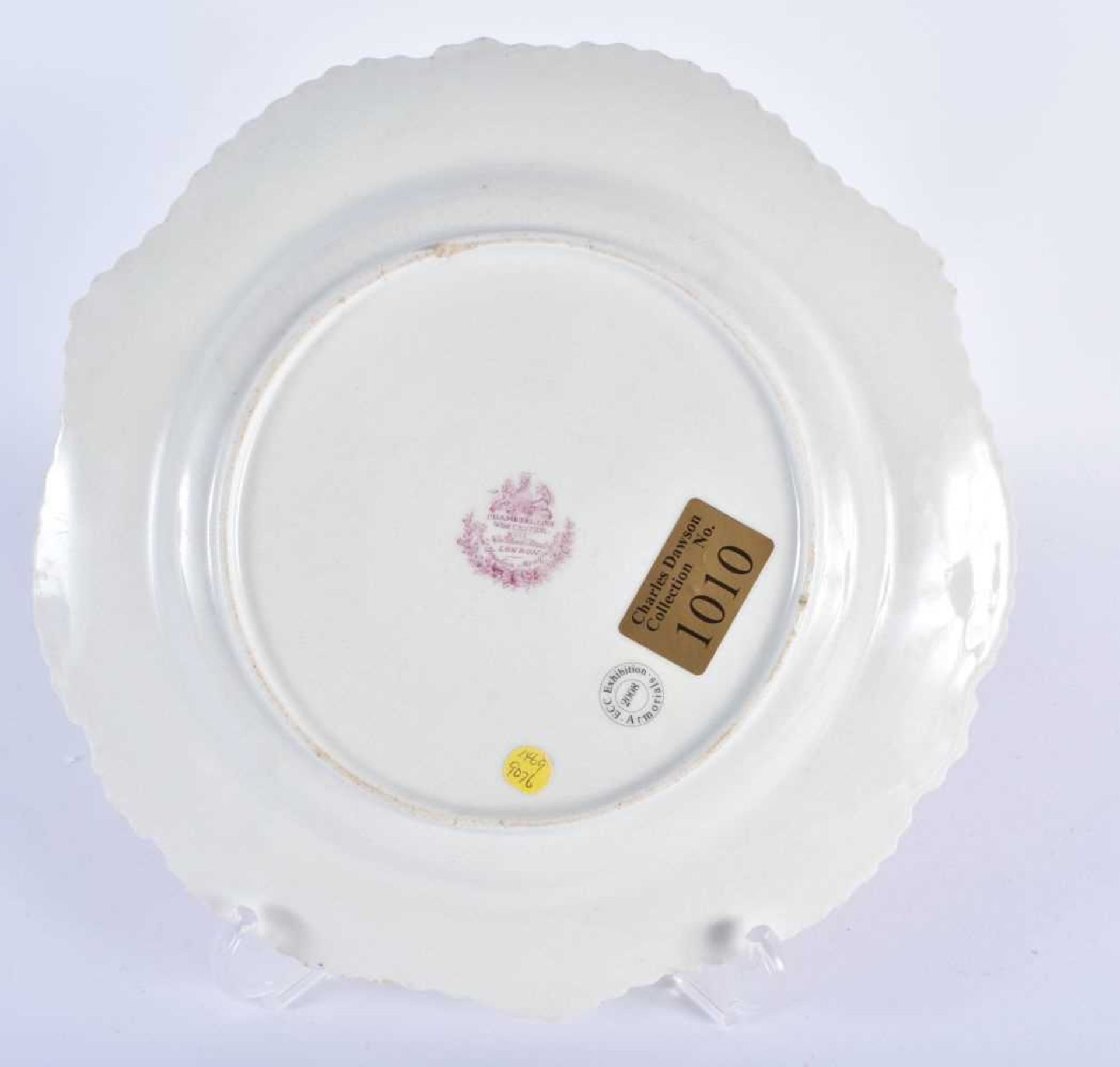 AN EARLY 19TH CENTURY CHAMBERLAINS WORCESTER ARMORIAL PLATE painted with a knight mounted crest, - Image 4 of 4