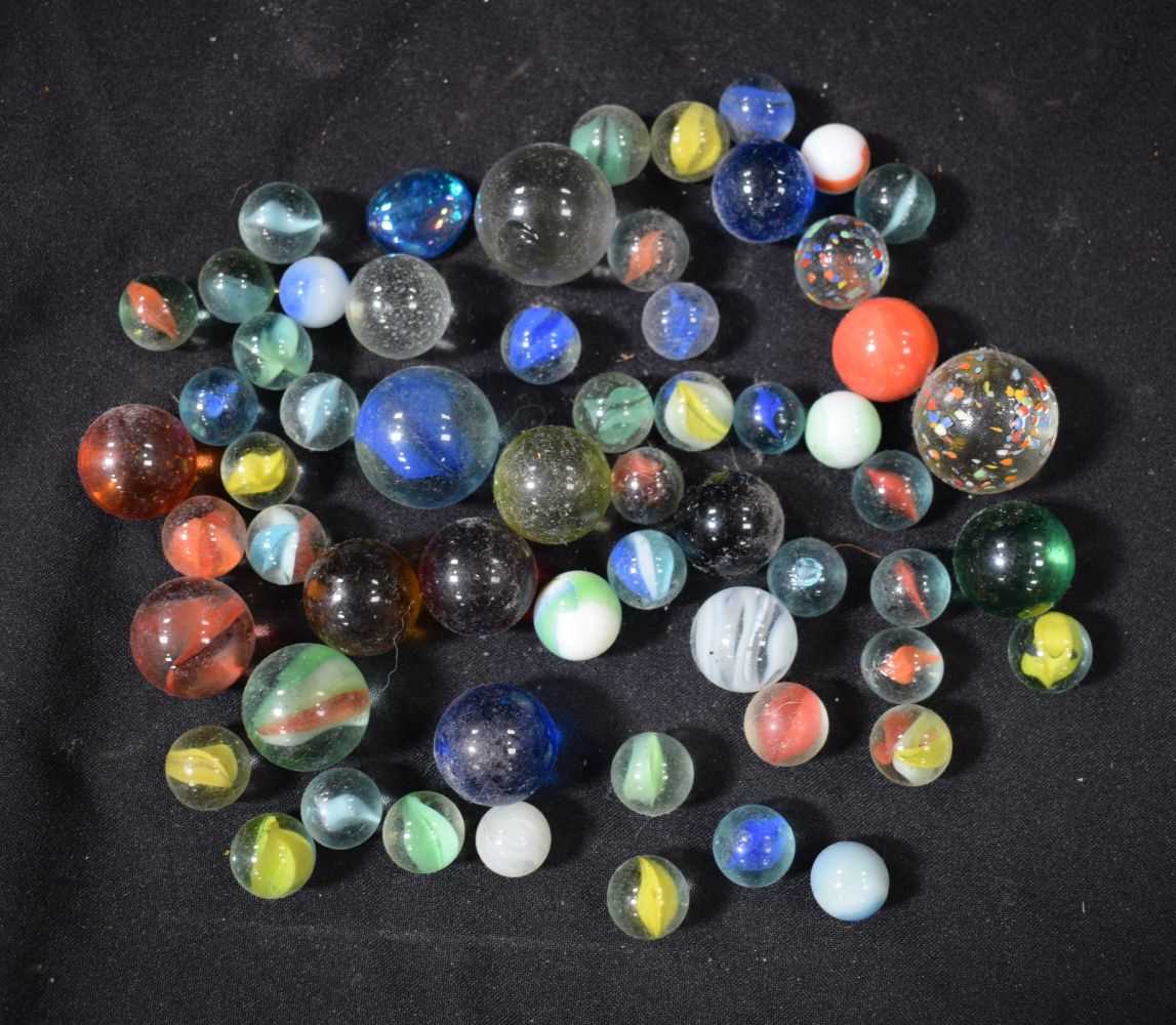 A Miscellaneous collection of vintage marbles and ceramics (Qty) - Image 3 of 8