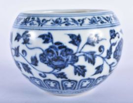 A CHINESE BLUE AND WHITE King STYLE PORCELAIN CENSER probably Qing dynasty. 10 cm x 7 cm.
