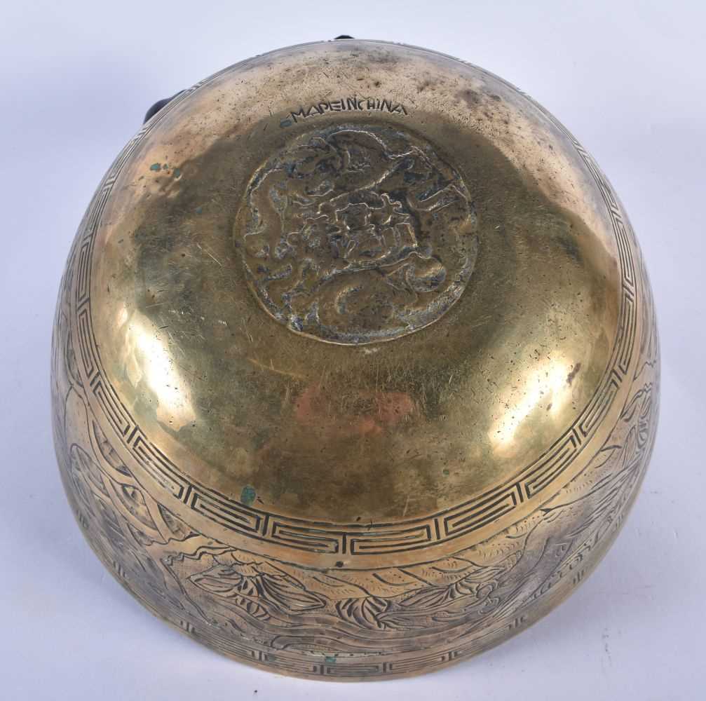 A LARGE LATE 19TH CENTURY CHINESE BRONZE CENSER ON STAND bearing Xuande marks to base. 24 cm x 20 - Image 3 of 4