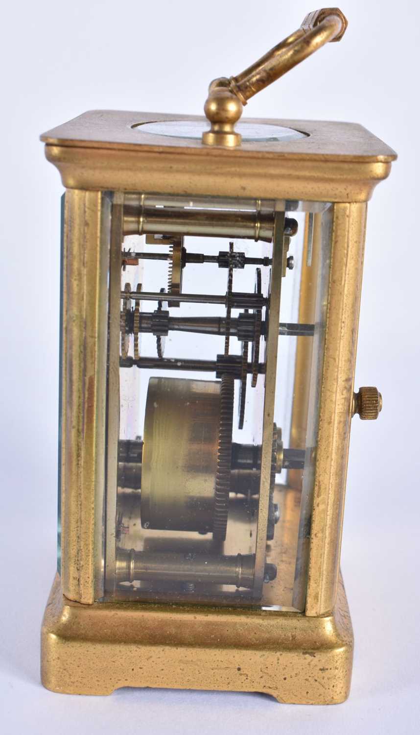 A FRENCH BRASS CARRIAGE CLOCK. 13.5 cm high inc handle. - Image 2 of 7