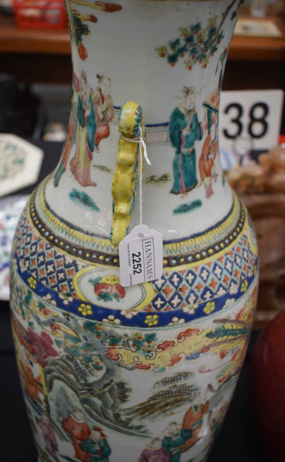 A LARGE 19TH CENTURY CHINESE CANTON FAMILLE ROSE TWIN HANDLED VASE Qing. 57 cm high. - Image 18 of 32