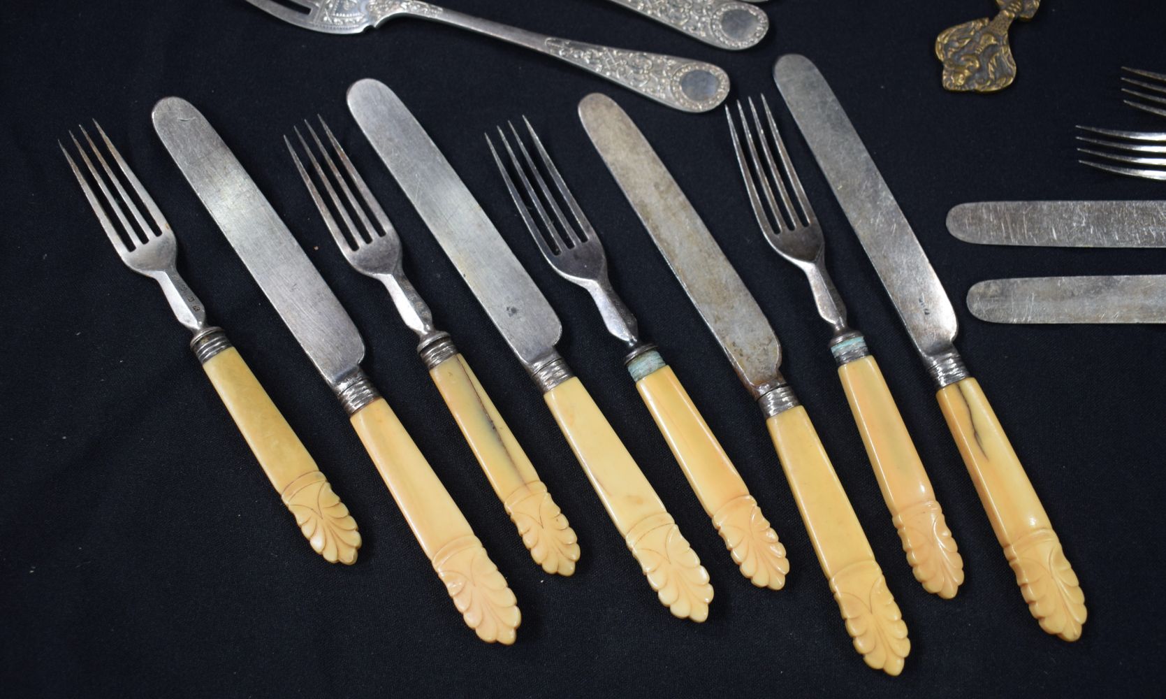 A cased set of Garrard & Co Mother of Pearl handled Fruit knives together with a collection of - Image 12 of 18