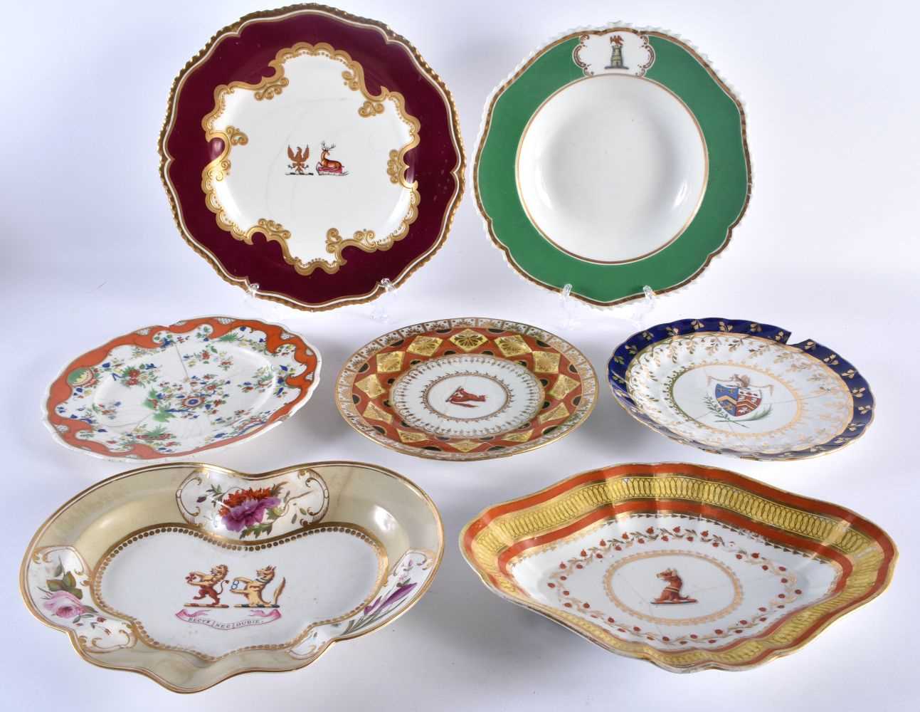 ASSORTED 18TH/19TH CENTURY BARR FLIGHT BARR & CHAMBERLAIN WORCESTER ARMORIAL WARES in various