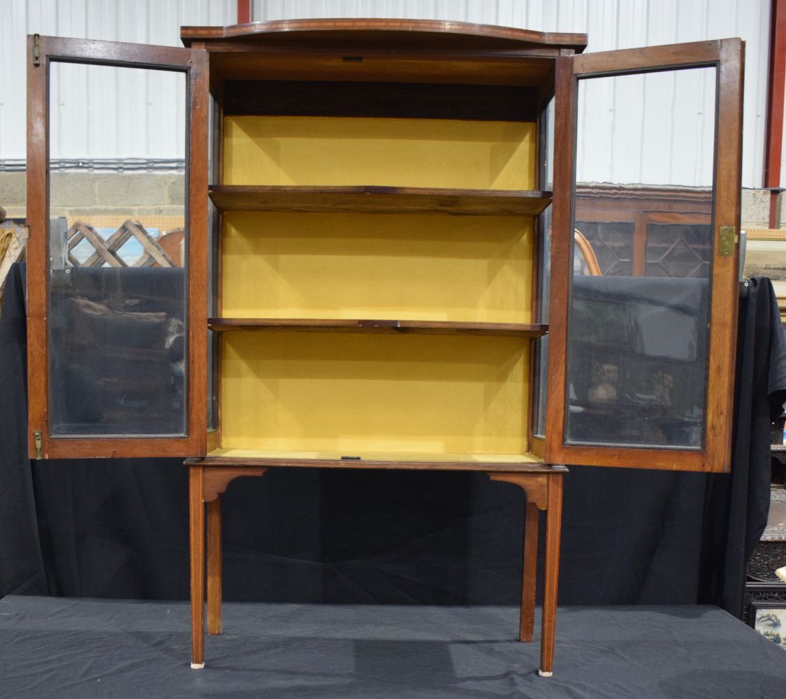 An Edwardian glass fronted inlaid display cabinet 120 x 76 x 34 cm - Image 9 of 10