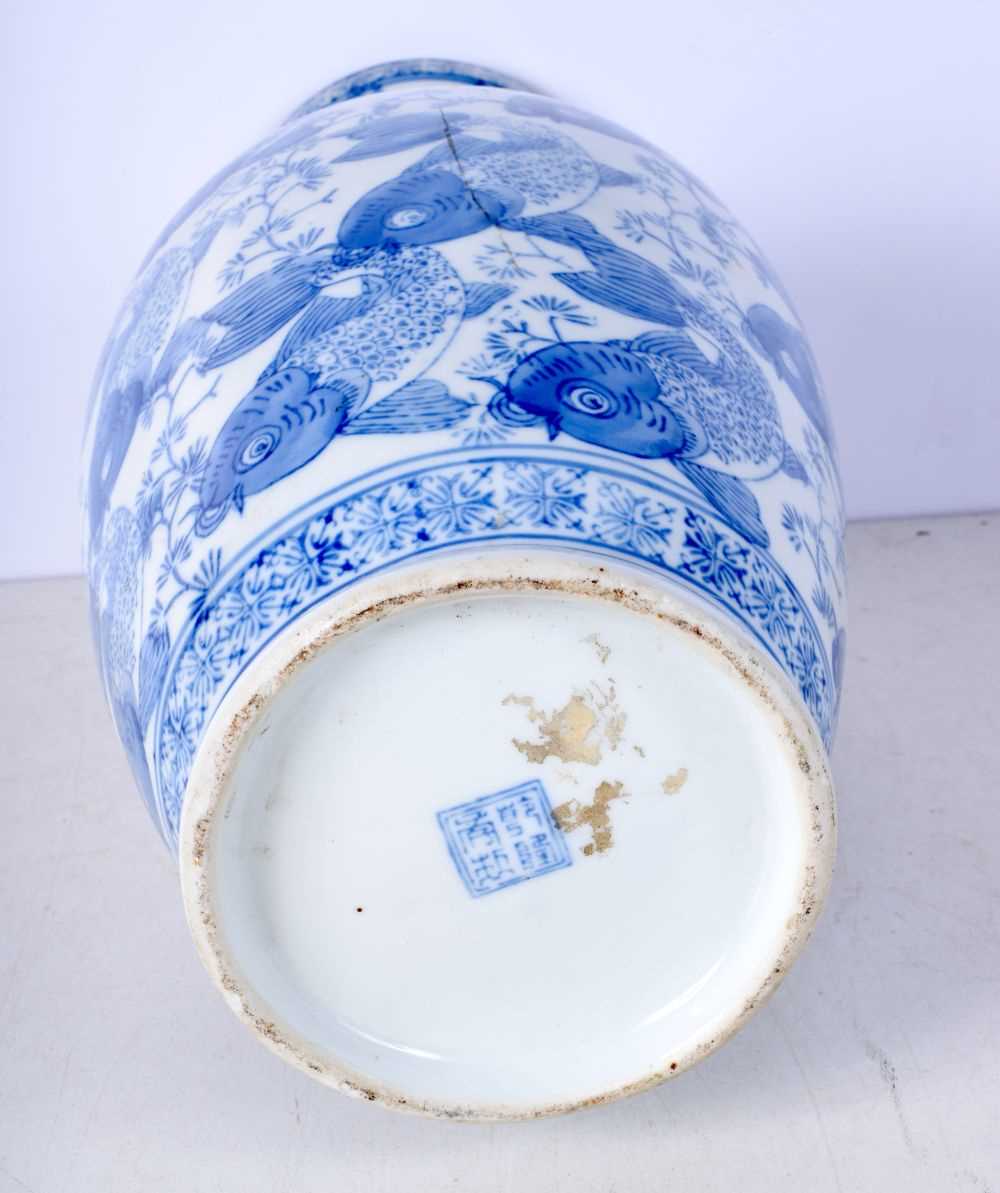 A Chinese porcelain blue and white vase decorated with fish and Algae 36 cm. - Image 4 of 8