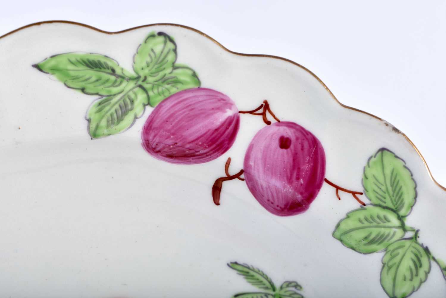 AN 18TH CENTURY CHELSEA FLUTED PORCELAIN DISH C1770 painted in the Manner of Giles with exotic - Image 4 of 17