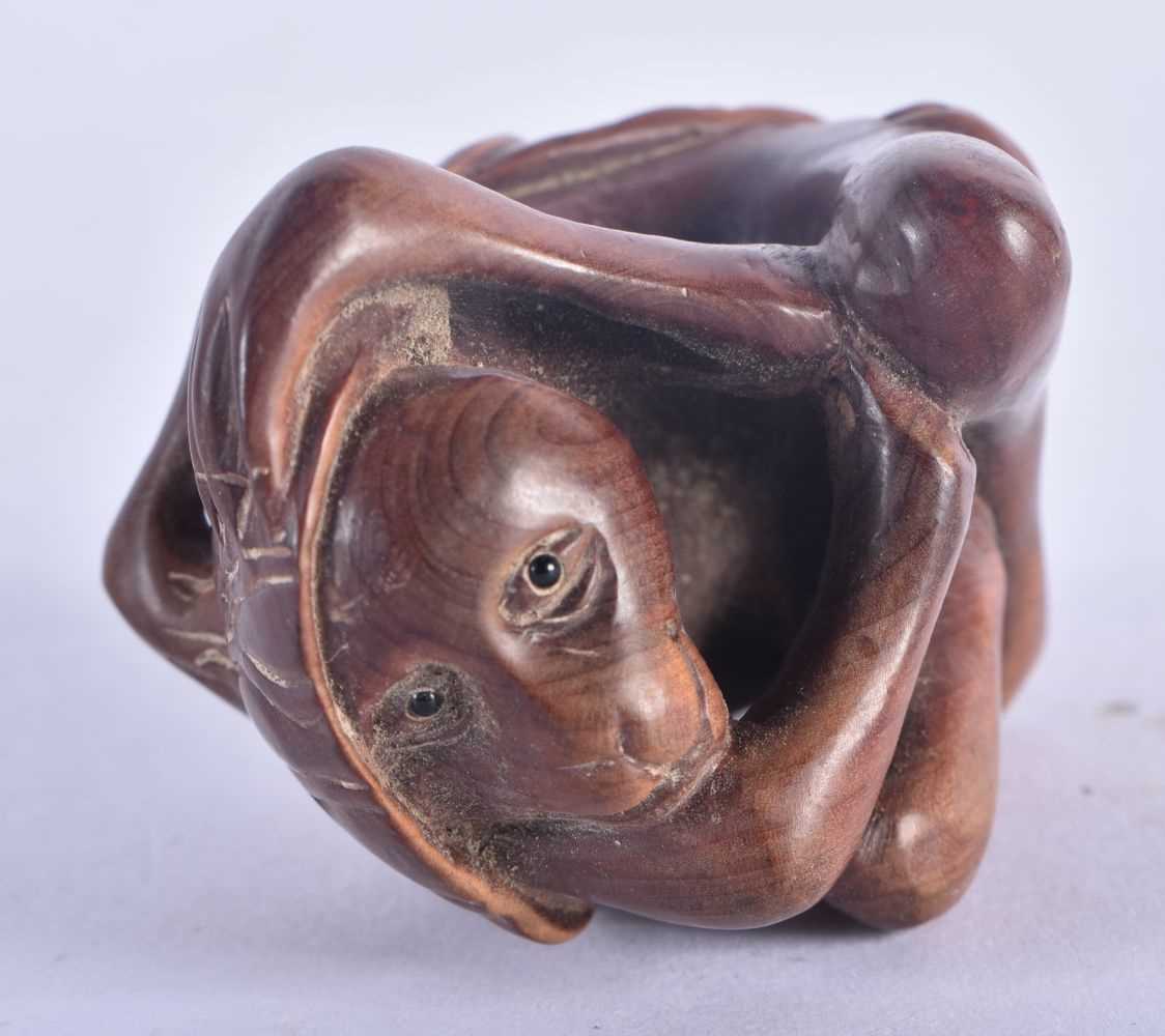 A Japanese Hardwood Netsuke carved as a Monkey. 6.2 cm x 4.5 cm x 3.6 cm, weight 36.6g - Image 3 of 4