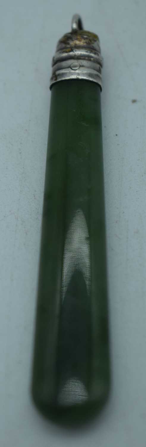AN ANTIQUE JADE PENDANT. 9 grams. 7 cm long. - Image 2 of 2