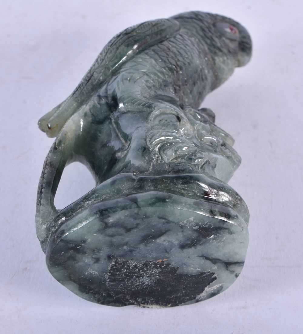 A 19th Century Carved Jade figure of a Budgie. 12cm x 6.5 cm x 4cm - Image 3 of 3