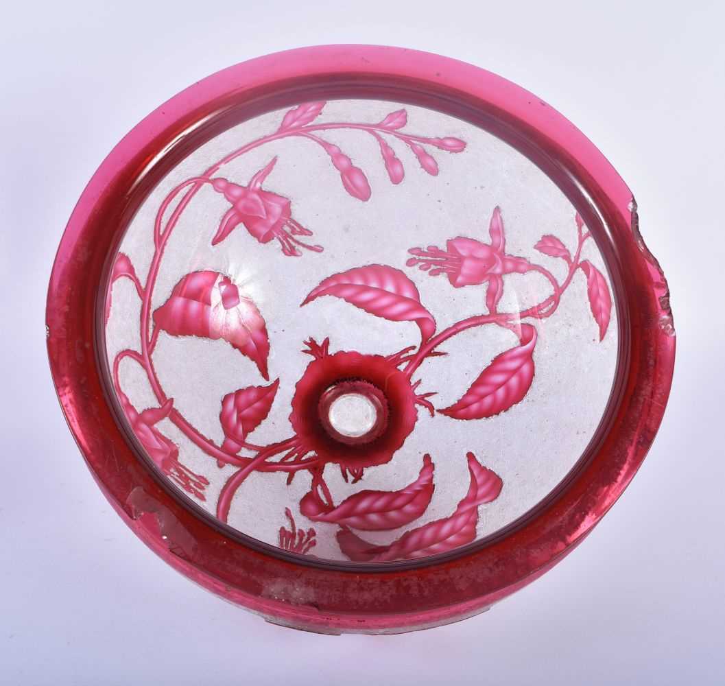 A LATE VICTORIAN/EDWARDIAN CAMEO RUBY GLASS LAMP SHADE decorated in the manner of Thomas Webb, - Image 4 of 4