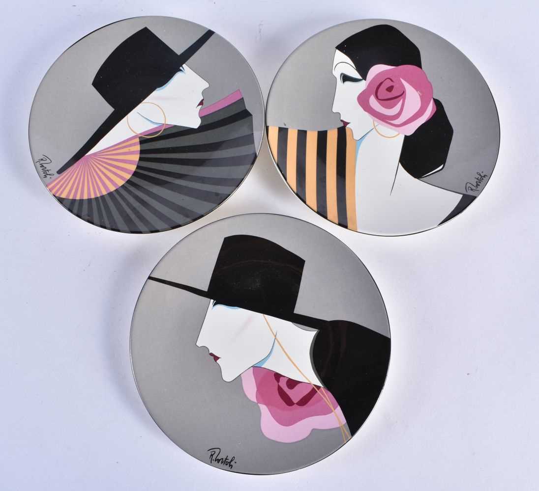 A SET OF THREE 1980S POOLE POTTERY STYLISED PLATES by Roberto Tortoli. 14.5 cm diameter. (3)