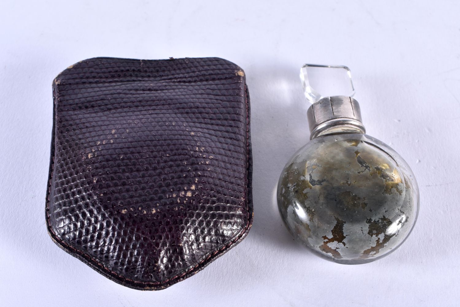 An Edwardian Silver Top Scent Bottle for Roberts & Co of Paris and London in a Leather Case. - Image 6 of 8