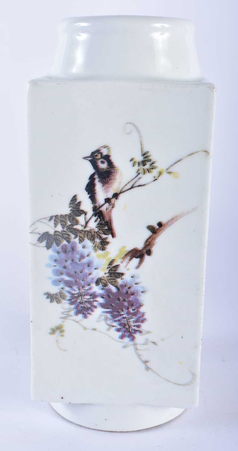 A CHINESE PORCELAIN KONG FORM VASE 20th Century. 22.5 cm high. - Image 3 of 21