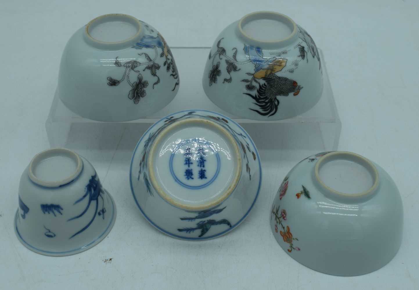 A collection of Chinese porcelain tea bowls largest 4 x 8 cm (5) - Image 3 of 4