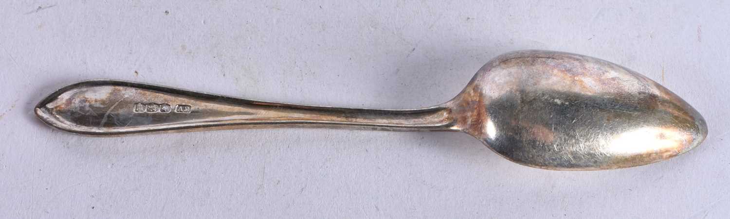 A SET OF ART DECO SILVER SPOONS. Sheffield 1939. 166 grams. 14.5 cm long. (6) - Image 3 of 4