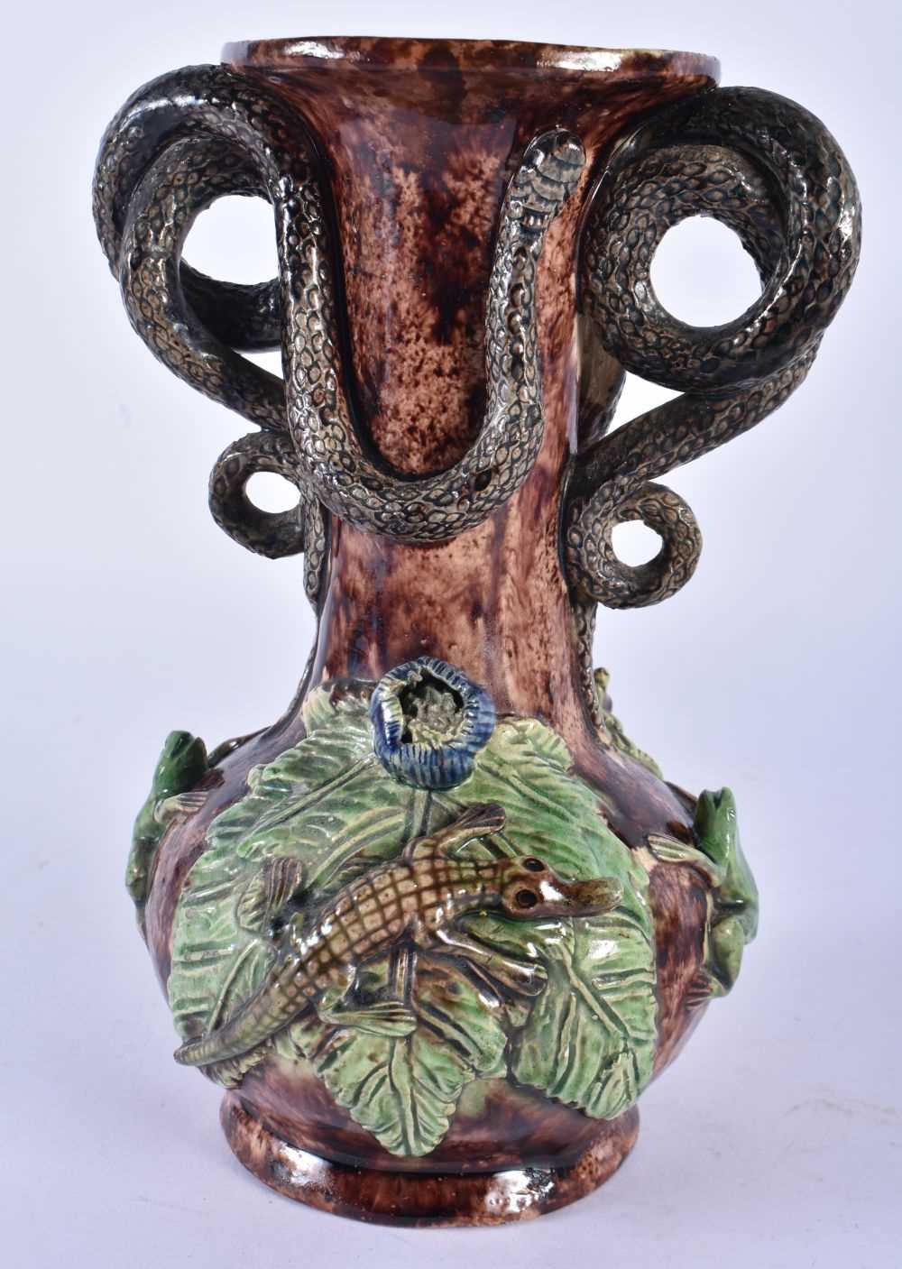 A19TH CENTURY PORTUGUESE MAJOLICA MAFRA TWIN HANDLED VASE overlaid with serpents. 18cm x 11cm. - Image 3 of 6
