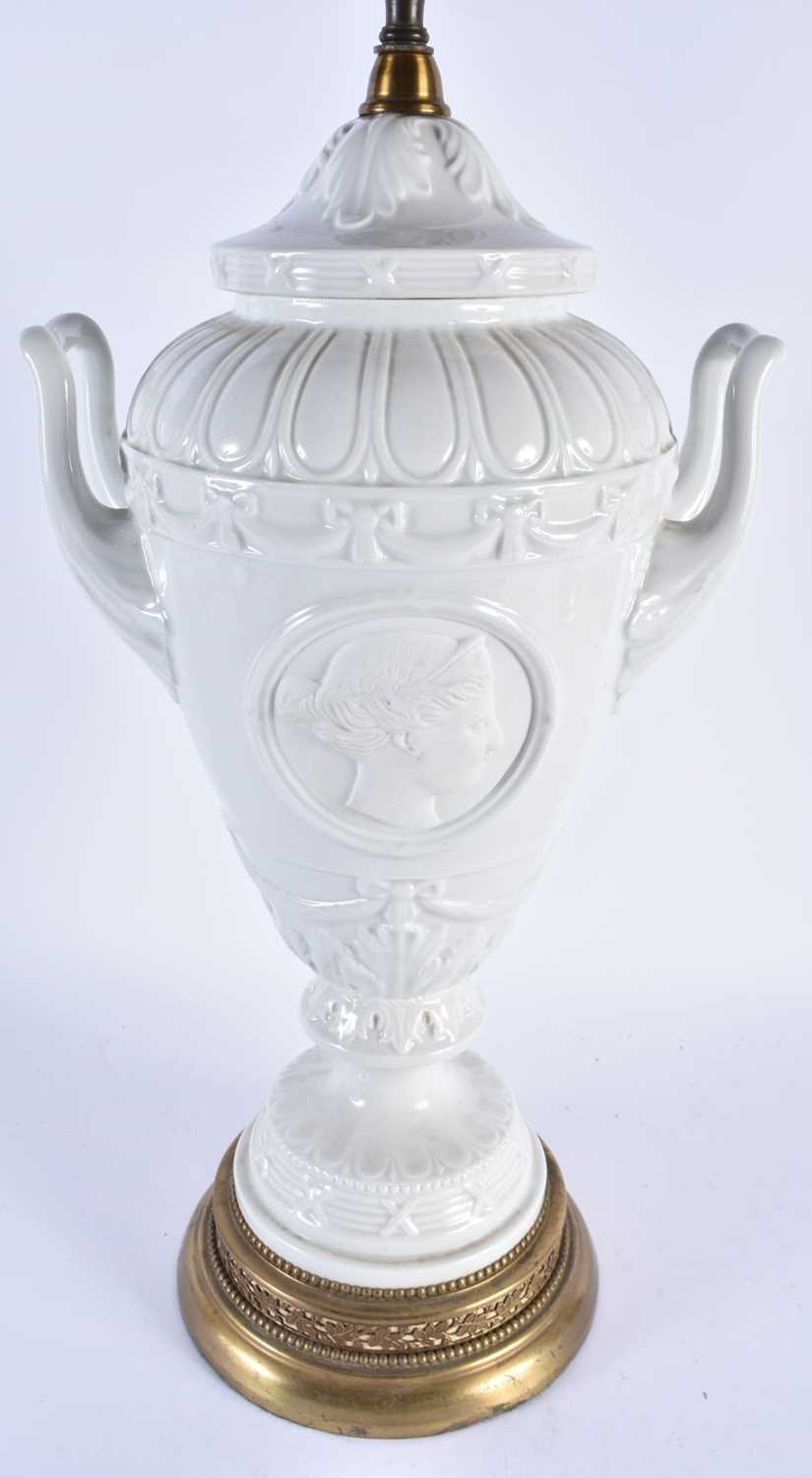 A LARGE CONTINENTAL TWIN HANDLED WHITE PORCELAIN VASE LAMP. 68 cm high. - Image 4 of 6