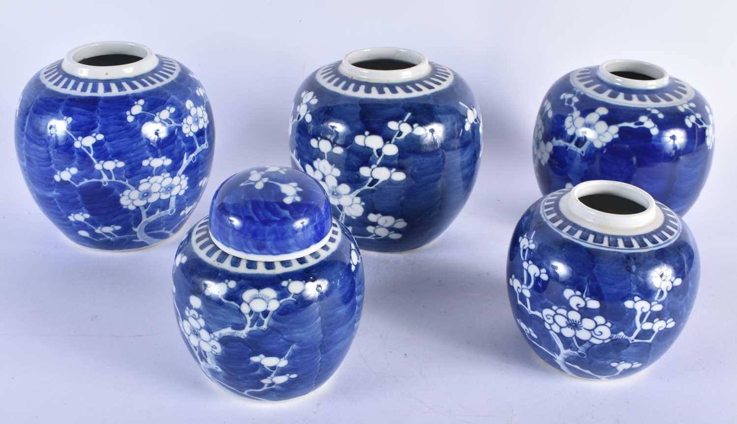 A SET OF FIVE 19TH CENTURY CHINESE BLUE AND WHITE PORCELAIN GINGER JARS Qing. Largest 13 cm x 10 cm. - Image 2 of 4