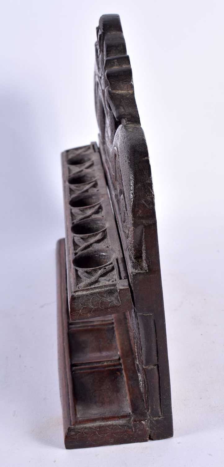 AN EARLY 20TH CENTURY ANGLO INDIAN KASHMIRI CARVED HARDWOOD PIPE STAND CECORATED WITH DRAGONS 22 - Image 4 of 4